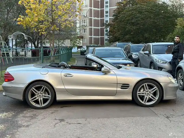 Фото автомобиля МЕРСЕДЕС-БЕНЦ SL500, 2003 — госномер Р600РЕ790. Цвет: СЕРЫЙ