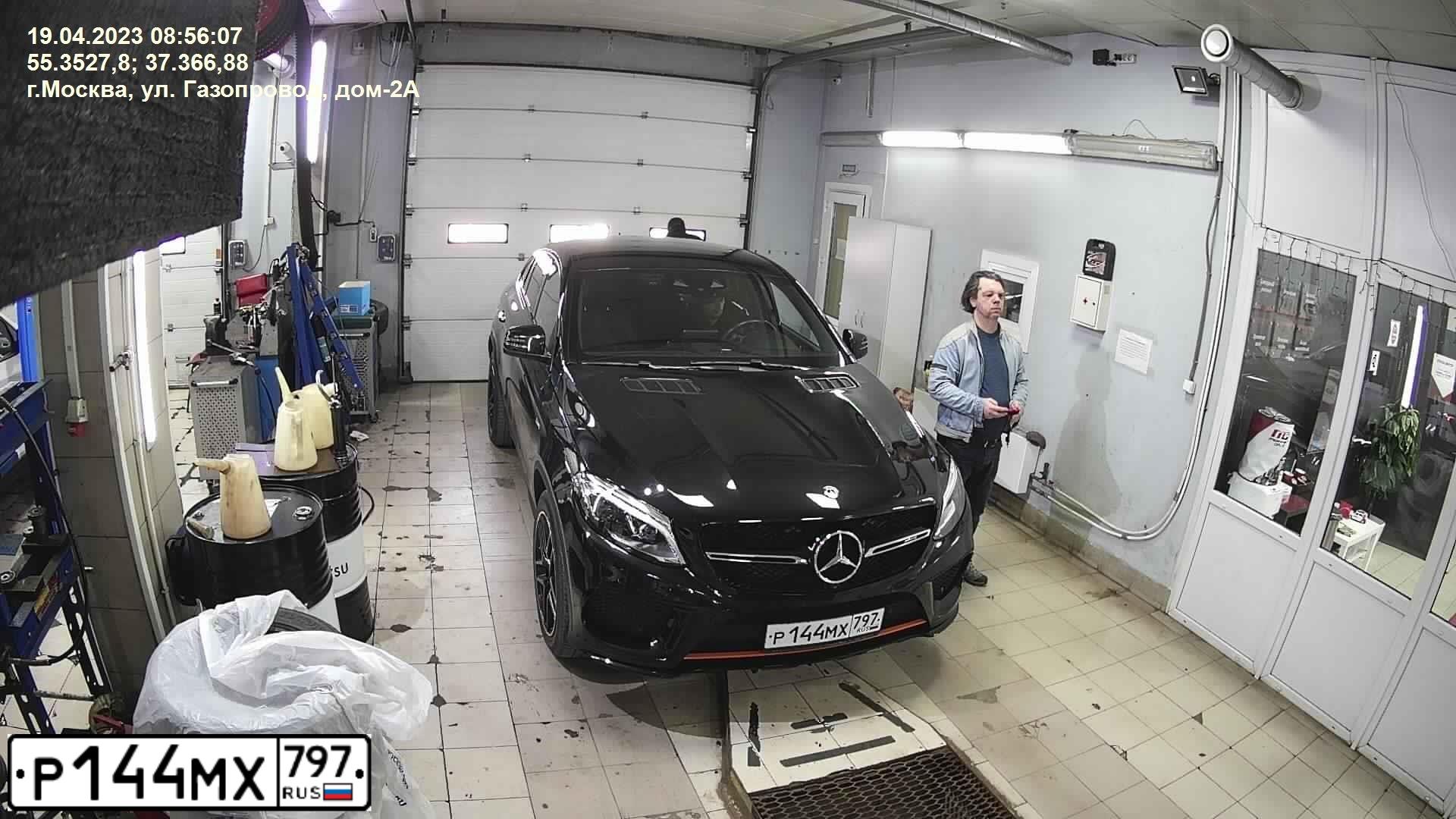 Фото автомобиля MERCEDES GLE-KLASSE, 2018 — госномер Р144МХ797. Цвет: ЧЕРНЫЙ