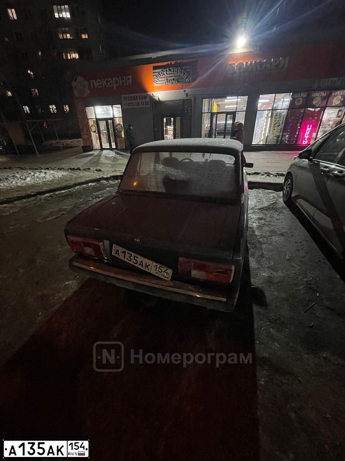 Фото автомобиля LADA 2105, 2010 — госномер А135АК154. Цвет: СЕРО СИНЕ ЗЕЛЕНЫЙ