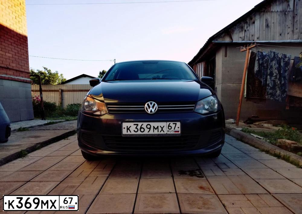 Фото автомобиля VOLKSWAGEN POLO, 2013 — госномер К369МХ67. Цвет: Темно-синий