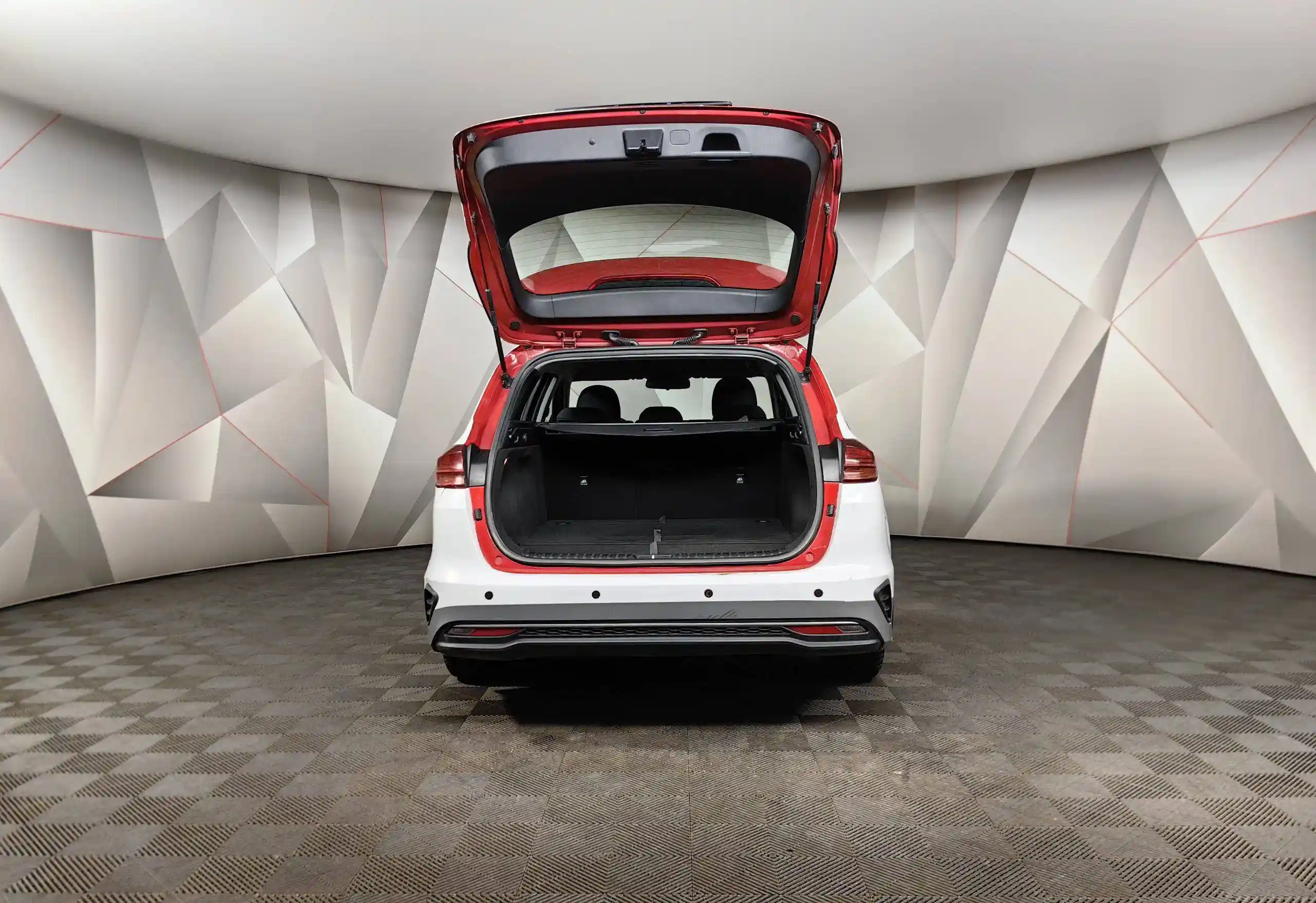 Фото автомобиля KIA CEE'D, 2019 — госномер Р955ТТ797. Цвет: БЕЛЫЙ-ЖЕЛТЫЙ-СЕРЫЙ