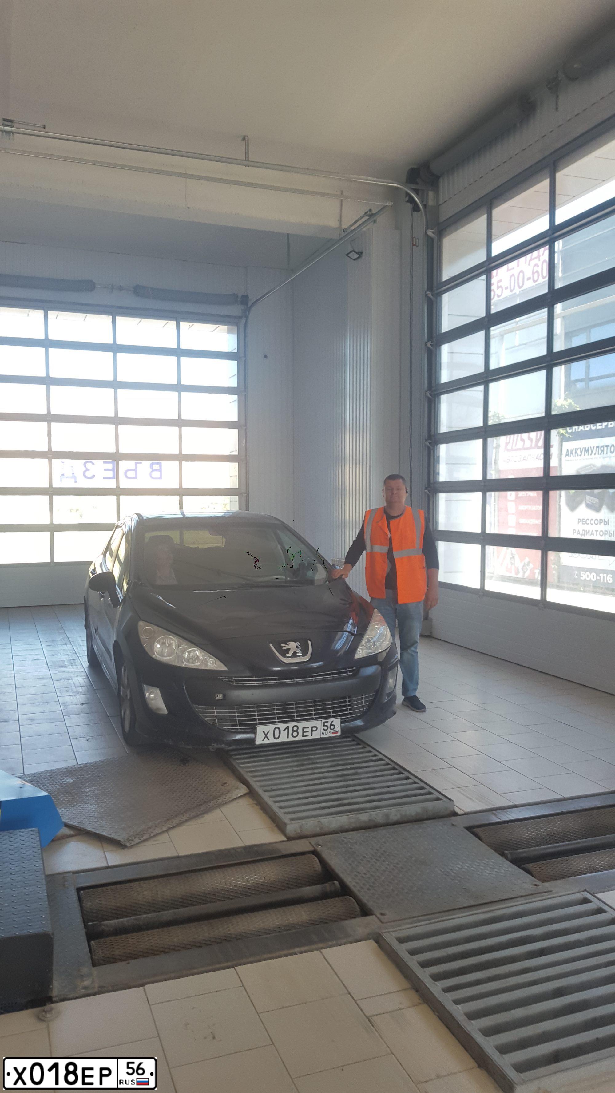 Фото автомобиля PEUGEOT 308, 2011 — госномер Х018ЕР56. Цвет: Темно-синий