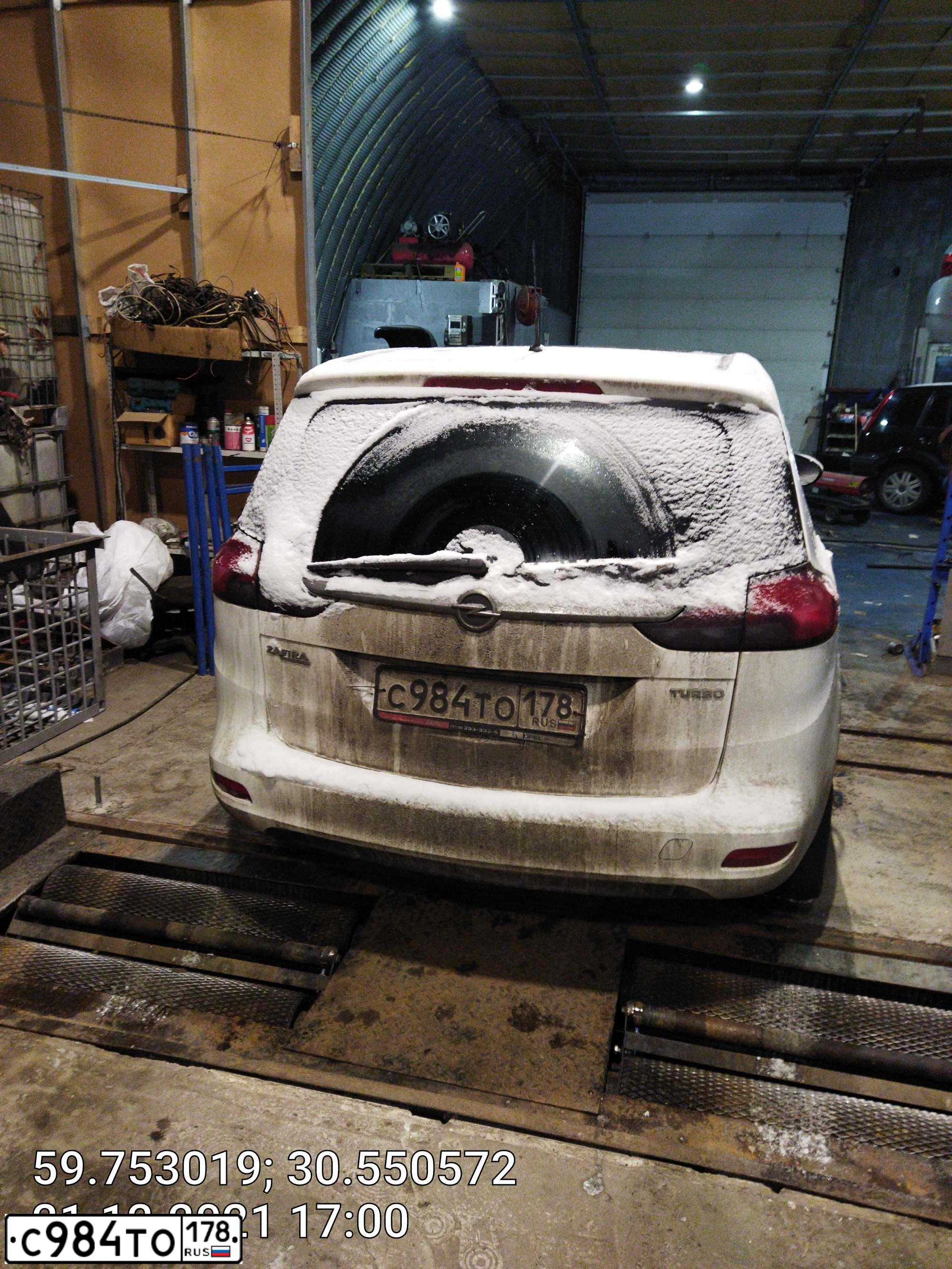Фото автомобиля OPEL ZAFIRA, 2014 — госномер С984ТО178. Цвет: БЕЛЫЙ