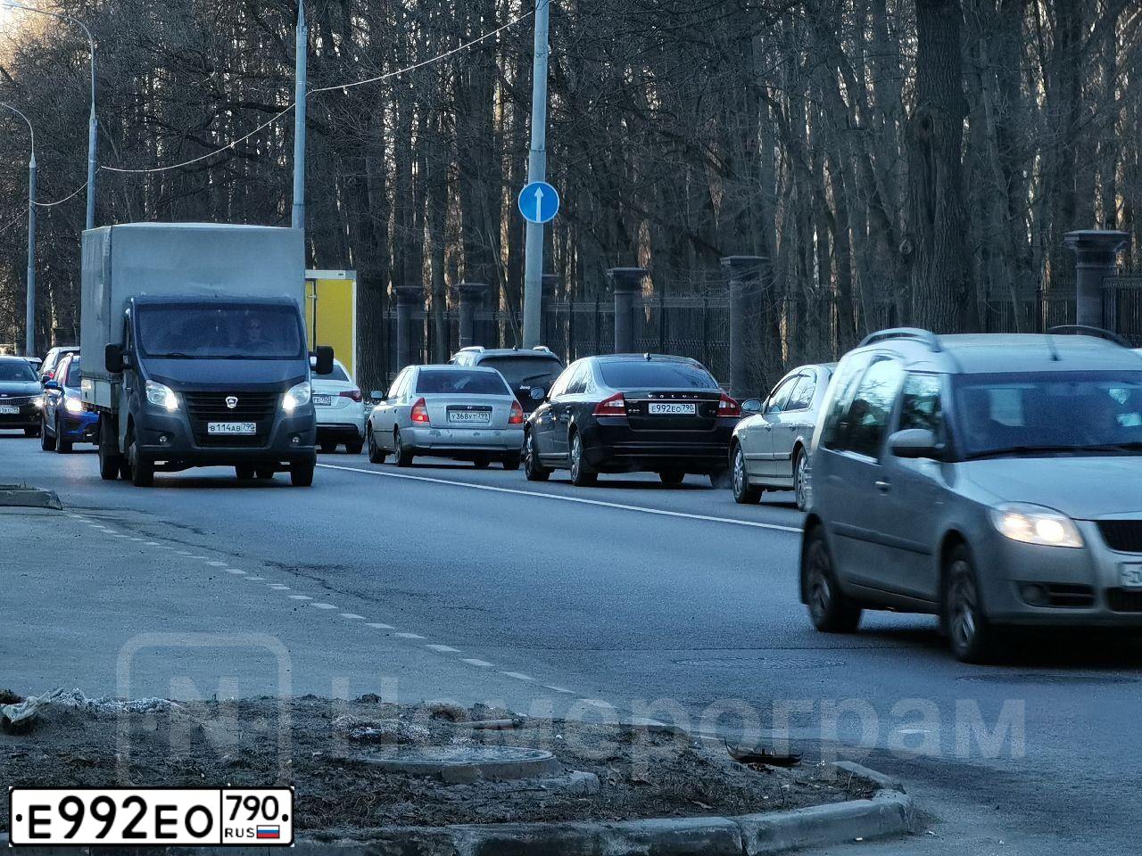 Фото автомобиля VOLVO S80, 2013 — госномер Р101РВ197. Цвет: ТЕМНО-КОРИЧНЕВЫЙ