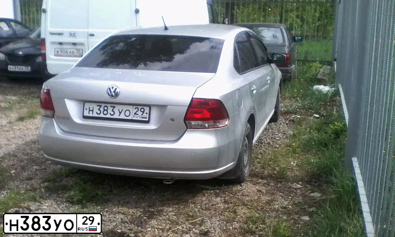 Фото автомобиля VOLKSWAGEN POLO, 2010 — госномер Е116ТК35. Цвет: Серебристый