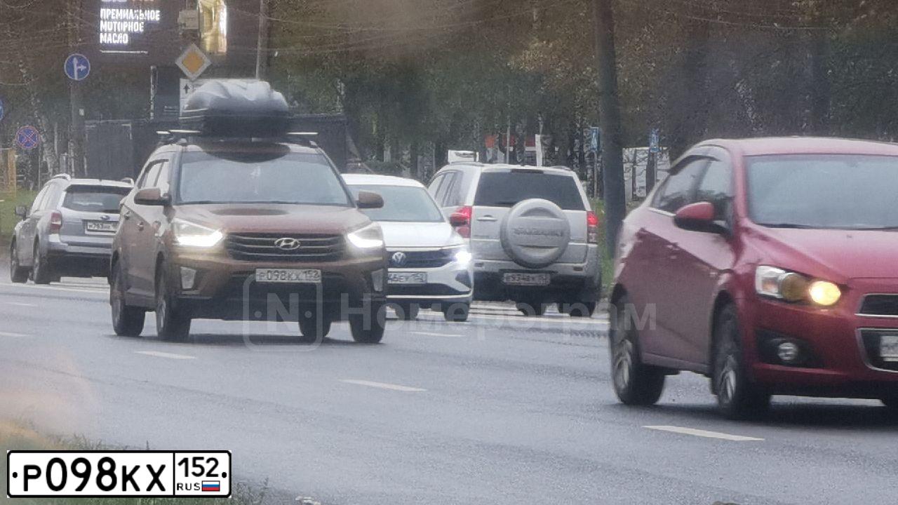 Фото автомобиля HYUNDAI CRETA, 2018 — госномер Р098КХ152. Цвет: Коричневый