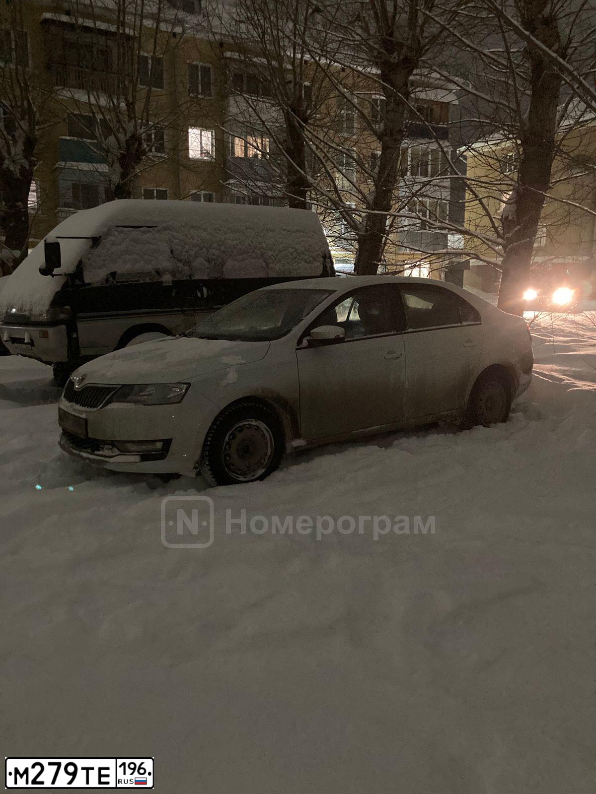 Фото автомобиля SKODA RAPID, 2019 — госномер М279ТЕ196. Цвет: Белый