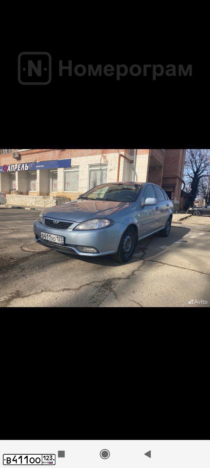 Фото автомобиля DAEWOO GENTRA, 2014 — госномер В411ОО123. Цвет: СЕРО-ПЕРЛАМУТРОВЫЙ
