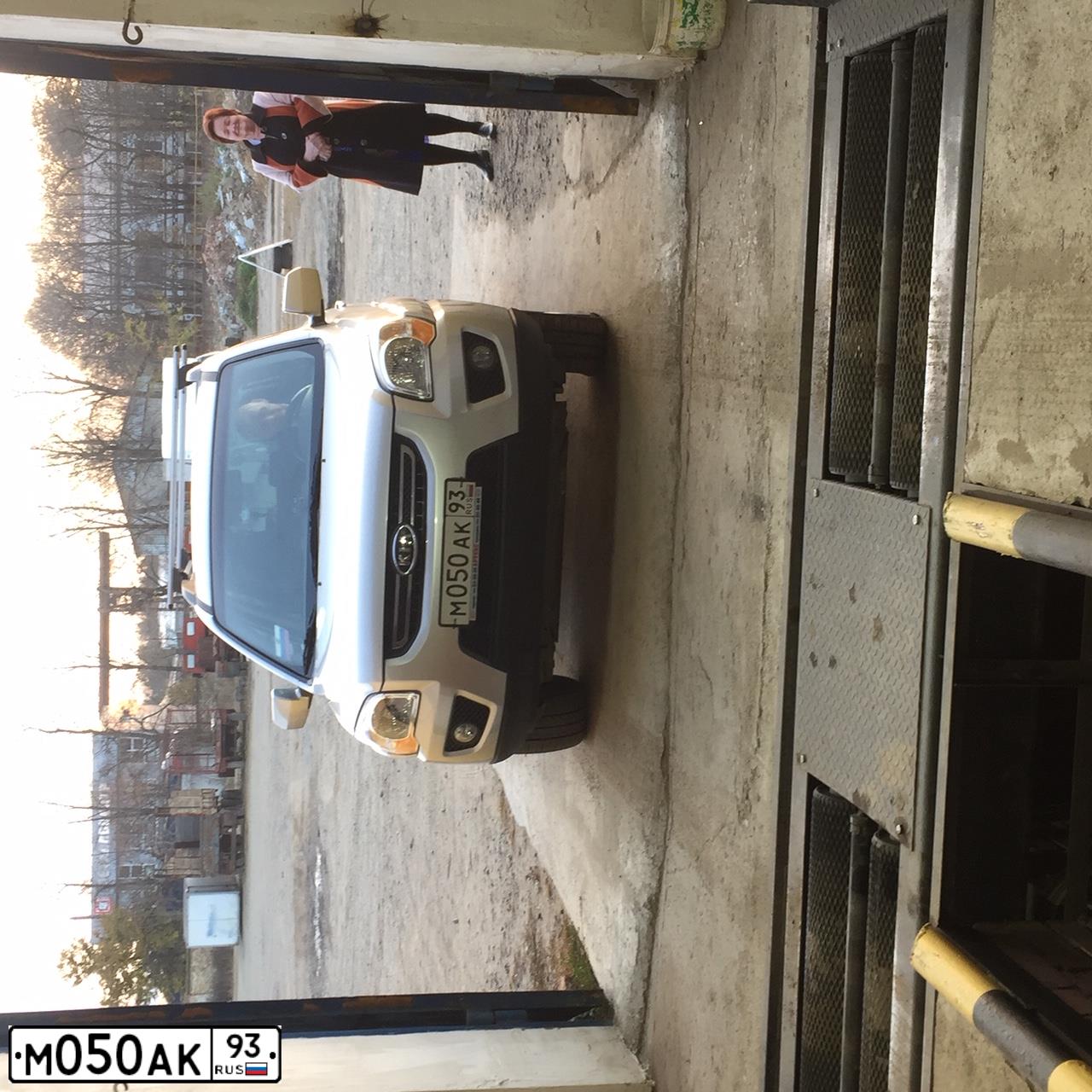 Фото автомобиля KIA SPORTAGE, 2010 — госномер М050АК93. Цвет: ПЕРЛАМУТРОВО-СЕРЕБРИСТЫЙ