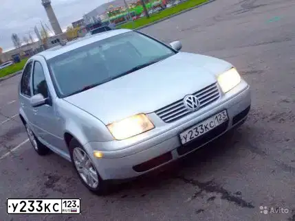 Фото автомобиля VOLKSWAGEN JETTA, 2002 — госномер Е696ХА53. Цвет: СЕРЕБРИСТЫЙ