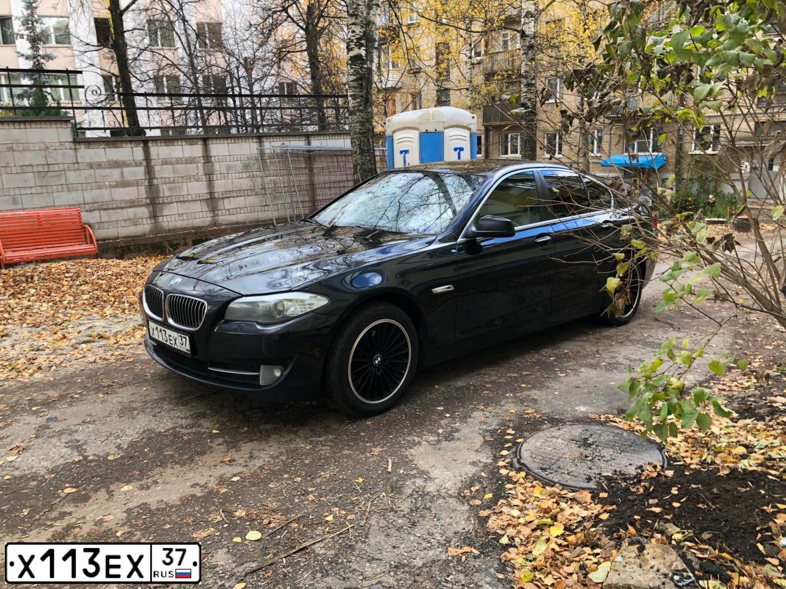 Фото автомобиля BMW 523, 2010 — госномер М047МТ790. Цвет: ЧЕРНЫЙ