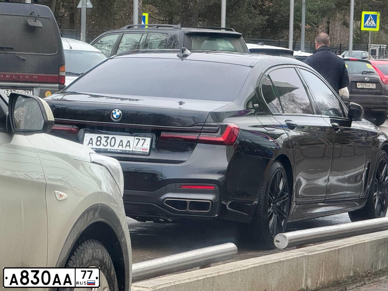 Фото автомобиля VOLVO S80, 2000 — госномер А830АА77. Цвет: СЕРЕБРИСТЫЙ