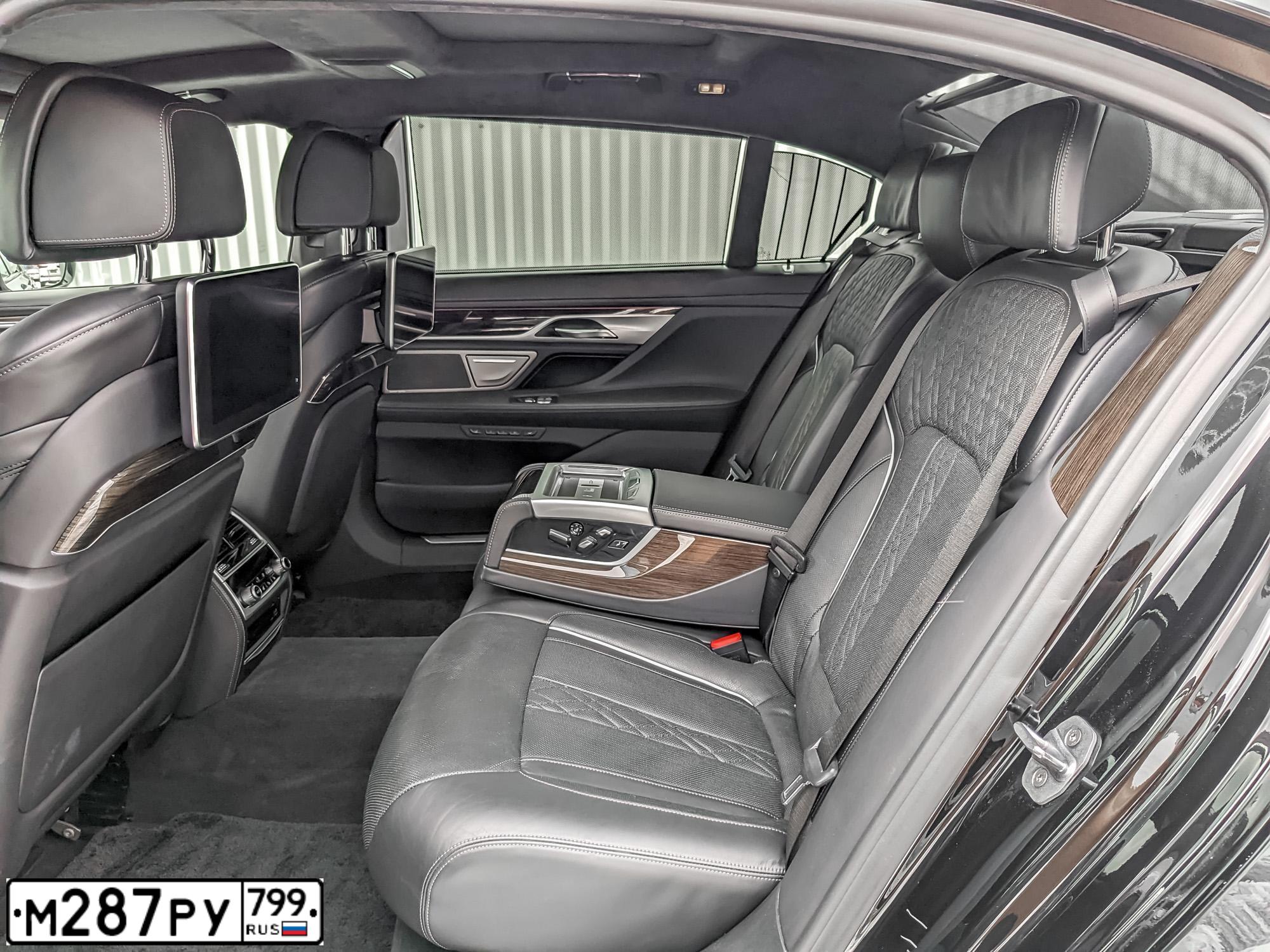 Фото автомобиля BMW 750LI, 2019 — госномер Р672КУ186. Цвет: ЧЕРНЫЙ