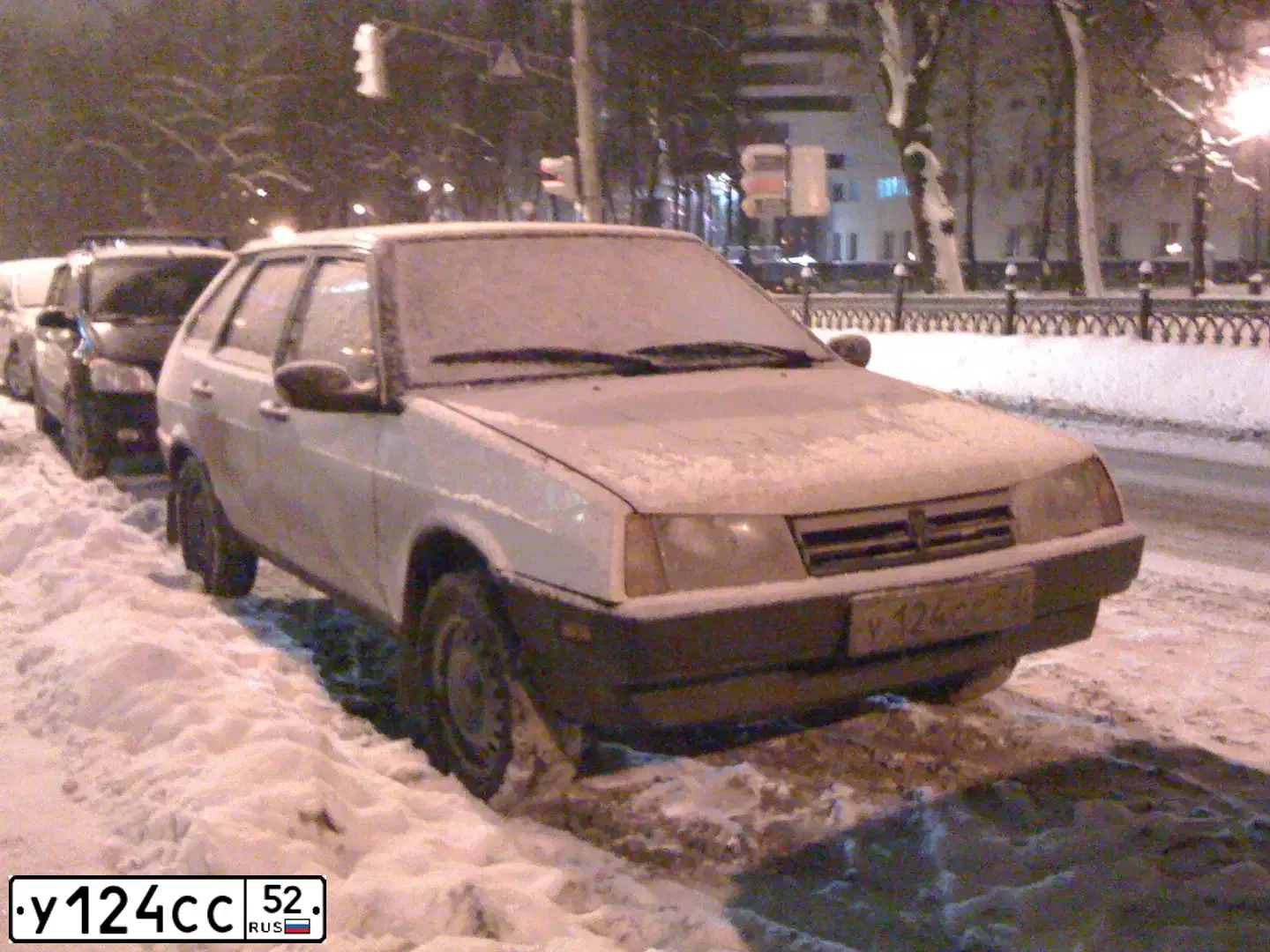 Фото автомобиля LADA 2109 SAMARA, 1993 — госномер У124СС52. Цвет: БЕЛЫЙ