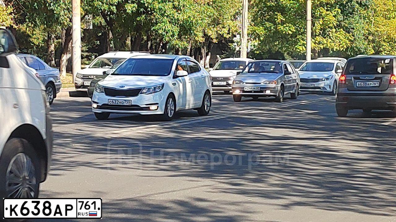 Фото автомобиля FORD FOCUS, 2008 — госномер Е764МЕ08. Цвет: ТЕМНО-СЕРЫЙ