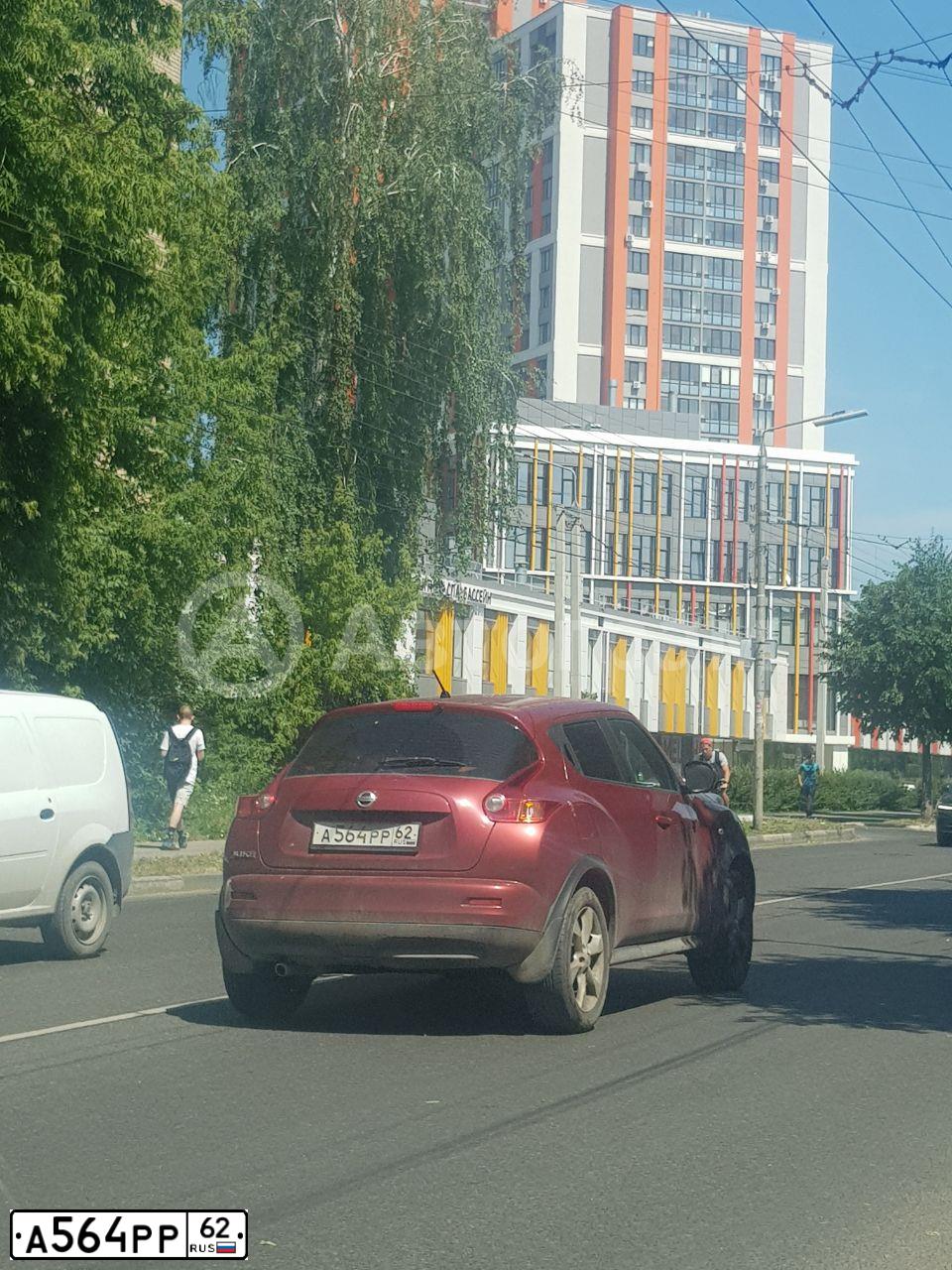 Фото автомобиля NISSAN JUKE, 2012 — госномер А564РР62. Цвет: КРАСНЫЙ