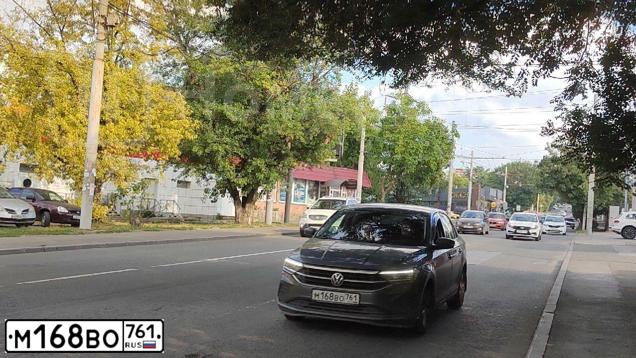 Фото автомобиля VOLKSWAGEN POLO, 2021 — госномер М168ВО761. Цвет: СЕРЫЙ