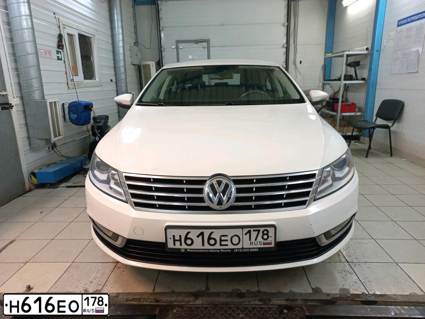 Фото автомобиля VOLKSWAGEN CC, 2012 — госномер Н616ЕО178. Цвет: БЕЛЫЙ