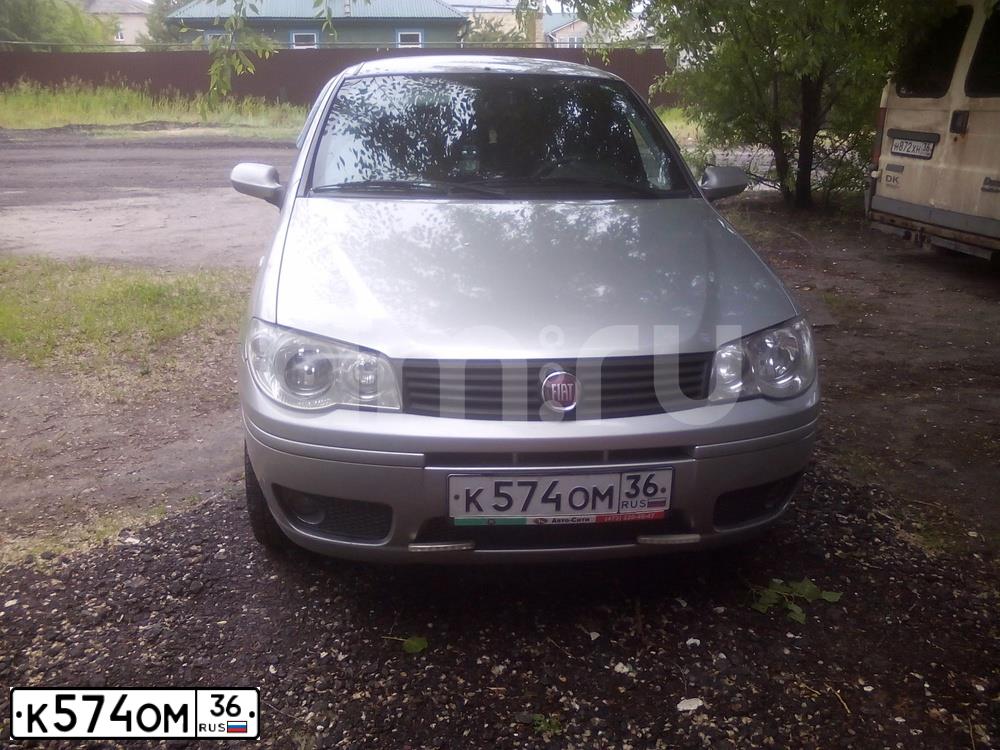Фото автомобиля FIAT ALBEA, 2008 — госномер К574ОМ36. Цвет: Серый