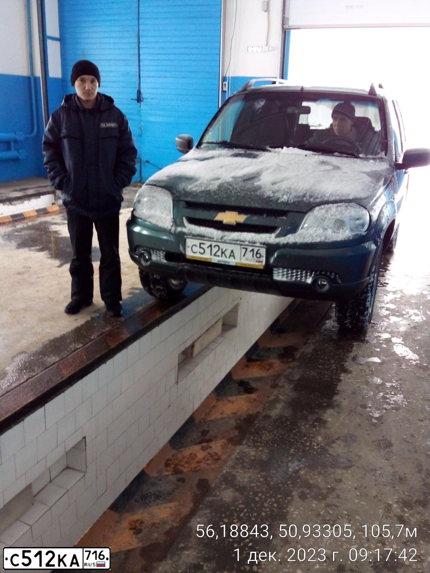Фото автомобиля CHEVROLET NIVA, 2013 — госномер Т333АР16. Цвет: ТЕМНО-СЕРО-ЗЕЛЕНЫЙ МЕТ