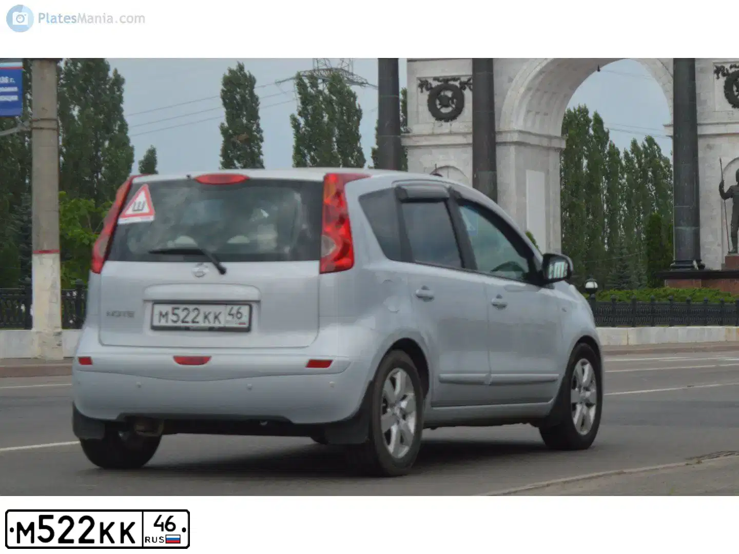 Фото автомобиля NISSAN NOTE, 2007 — госномер О155УЕ31. Цвет: СЕРЫЙ
