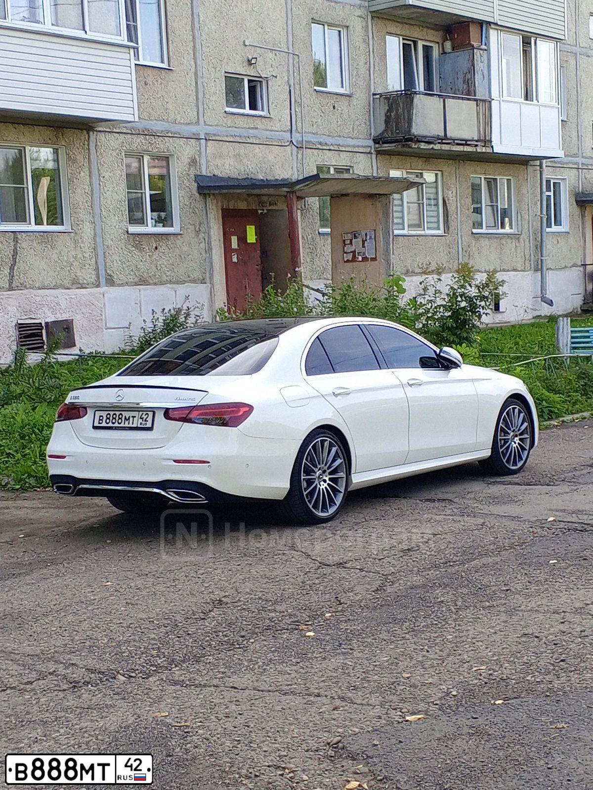 Фото автомобиля AUDI Q5, 2018 — госномер В555НО142. Цвет: Белый