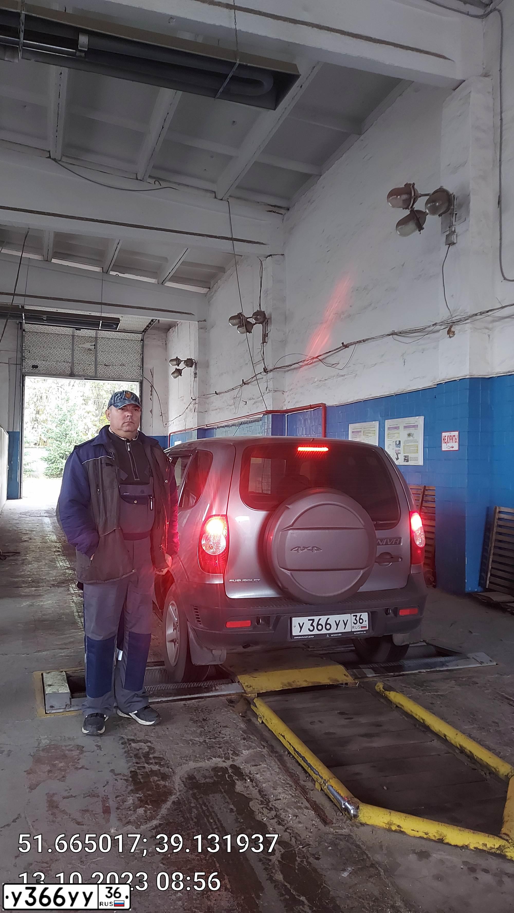 Фото автомобиля CHEVROLET NIVA, 2009 — госномер У366УУ36. Цвет: ТЕМНО-СЕРЫЙ МЕТАЛЛИК