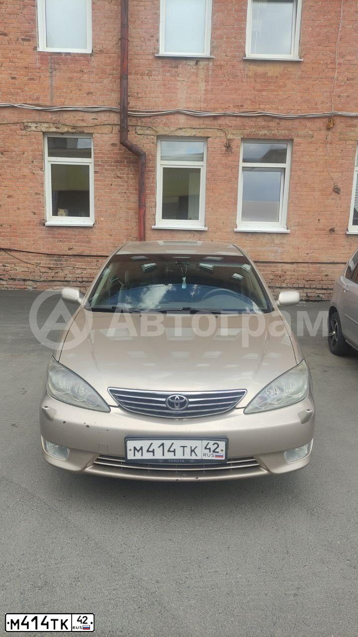 Фото автомобиля TOYOTA CAMRY, 2004 — госномер К247МР122. Цвет: БЕЖЕВЫЙ