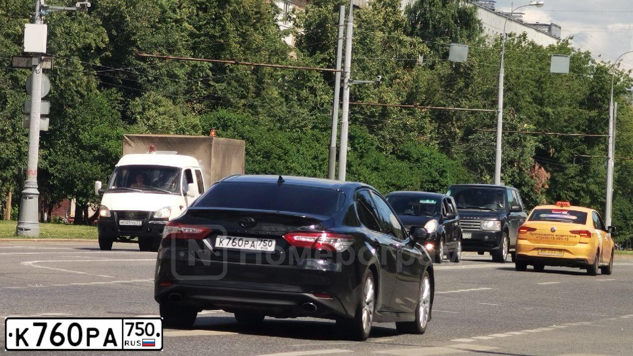 Фото автомобиля TOYOTA CAMRY, 2015 — госномер Т927СН05. Цвет: ЧЕРНЫЙ МЕТАЛЛИК