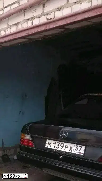 Фото автомобиля MERCEDES-BENZ 200, 1989 — госномер М114ЕР76. Цвет: ЧЕРНЫЙ