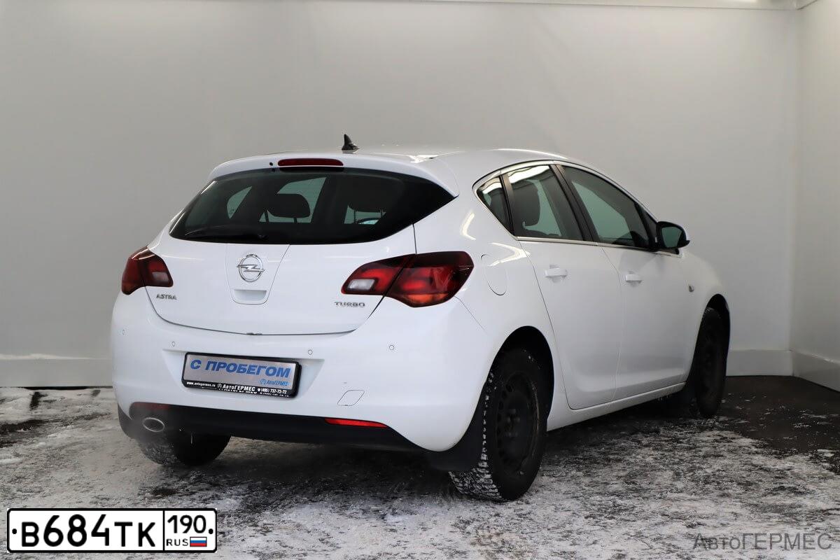 Фото автомобиля OPEL ASTRA, 2012 — госномер М256НЕ702. Цвет: Белый
