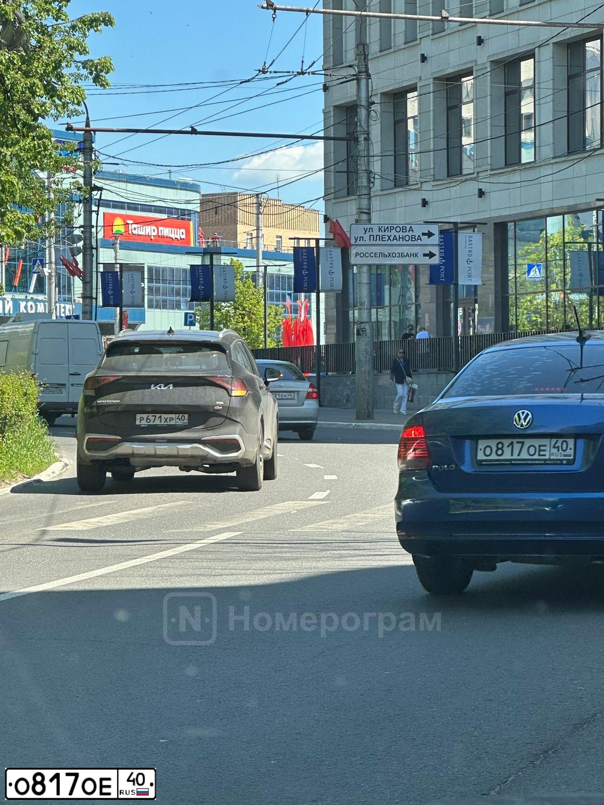 Фото автомобиля VOLKSWAGEN POLO, 2017 — госномер О817ОЕ40. Цвет: ЯРКО-СИНИЙ