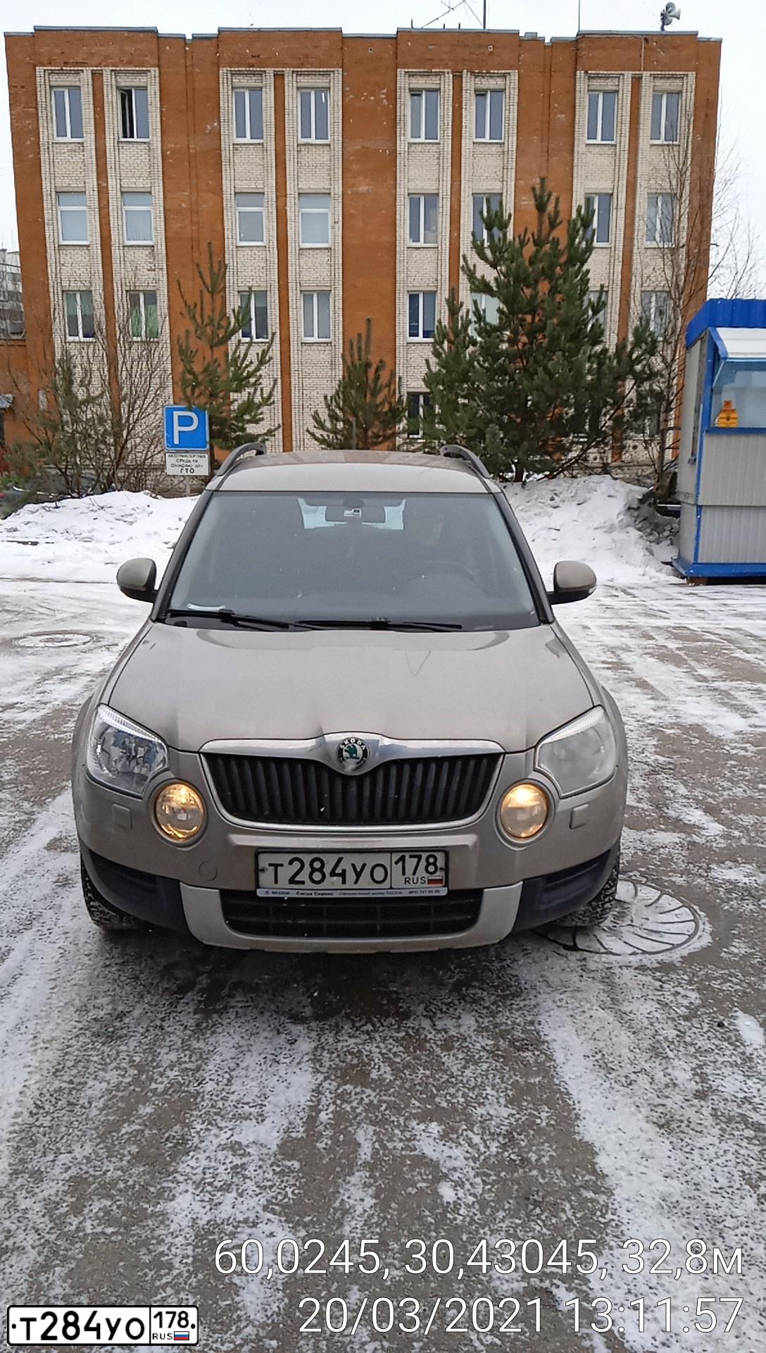 Фото автомобиля SKODA YETI, 2012 — госномер Т284УО178. Цвет: БЕЖЕВЫЙ
