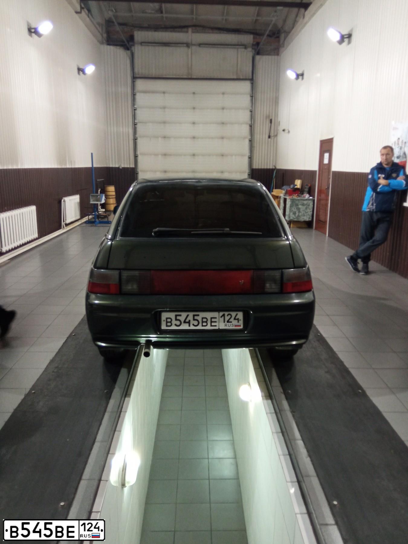 Фото автомобиля LADA 2112, 2005 — госномер В545ВЕ124. Цвет: ЗОЛОТИСТО ТЕМНО-ЗЕЛЕНЫЙ