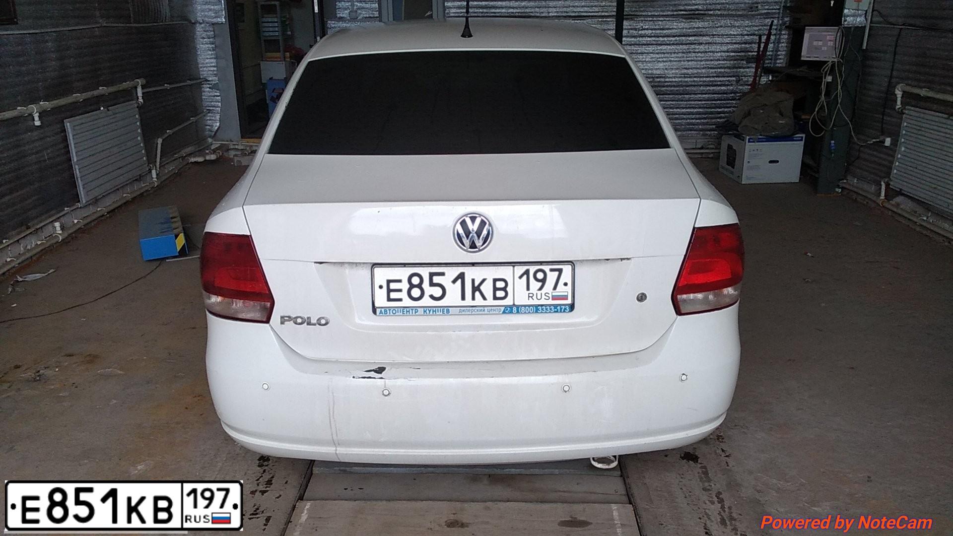 Фото автомобиля VOLKSWAGEN POLO, 2010 — госномер Е185КВ197. Цвет: БЕЛЫЙ