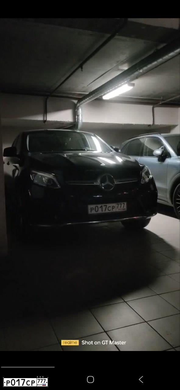 Фото автомобиля MERCEDES GLE-KLASSE, 2016 — госномер Р017СР777. Цвет: синий