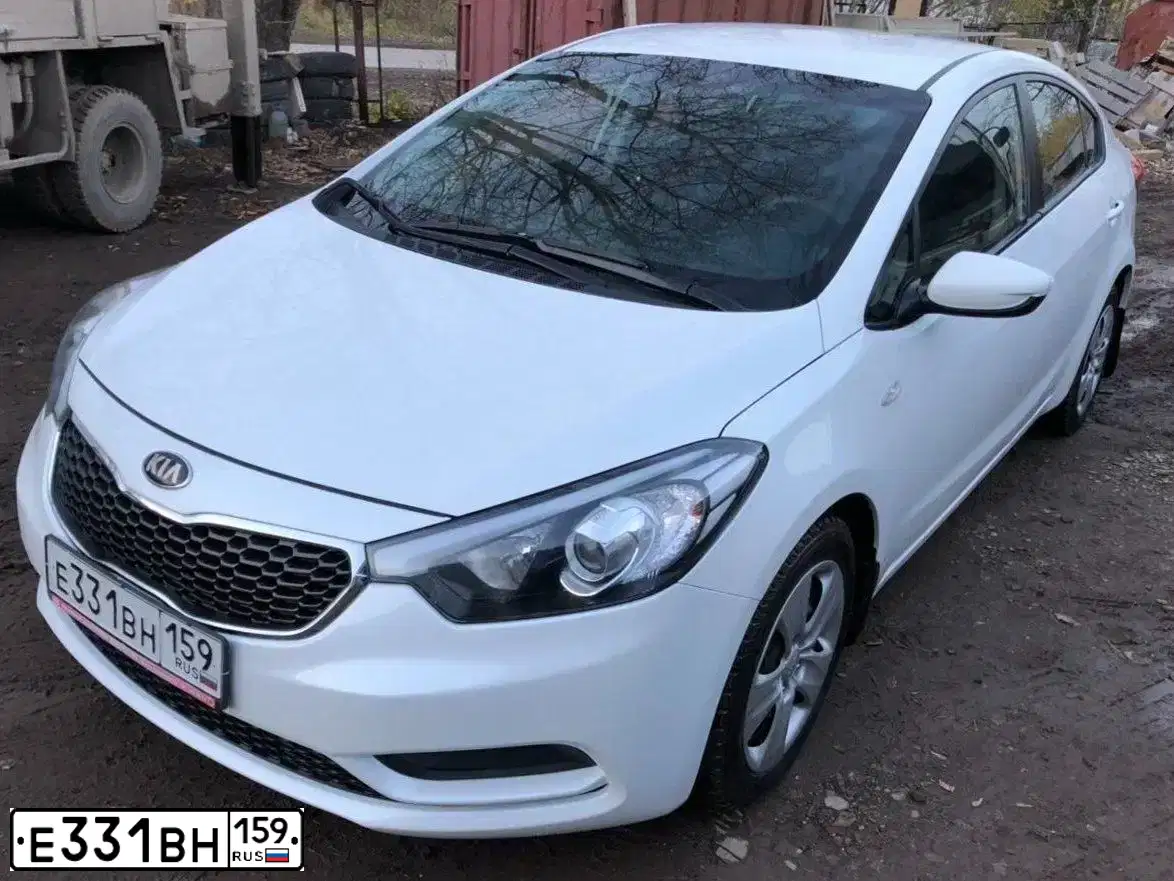 Фото автомобиля KIA CERATO, 2013 — госномер М897НК159. Цвет: БЕЛЫЙ