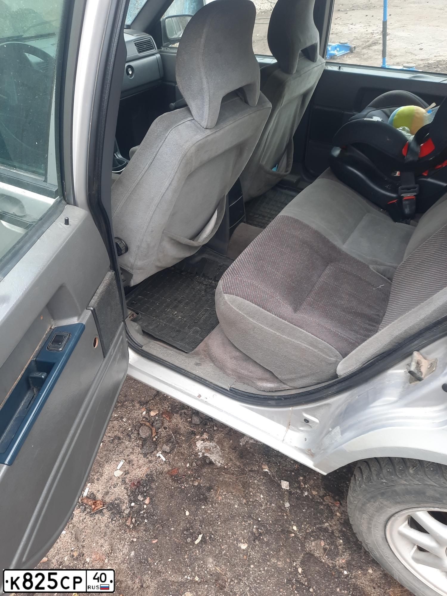 Фото автомобиля VOLVO 900-SERIE, 1994 — госномер К825СР40. Цвет: СЕРЫЙ