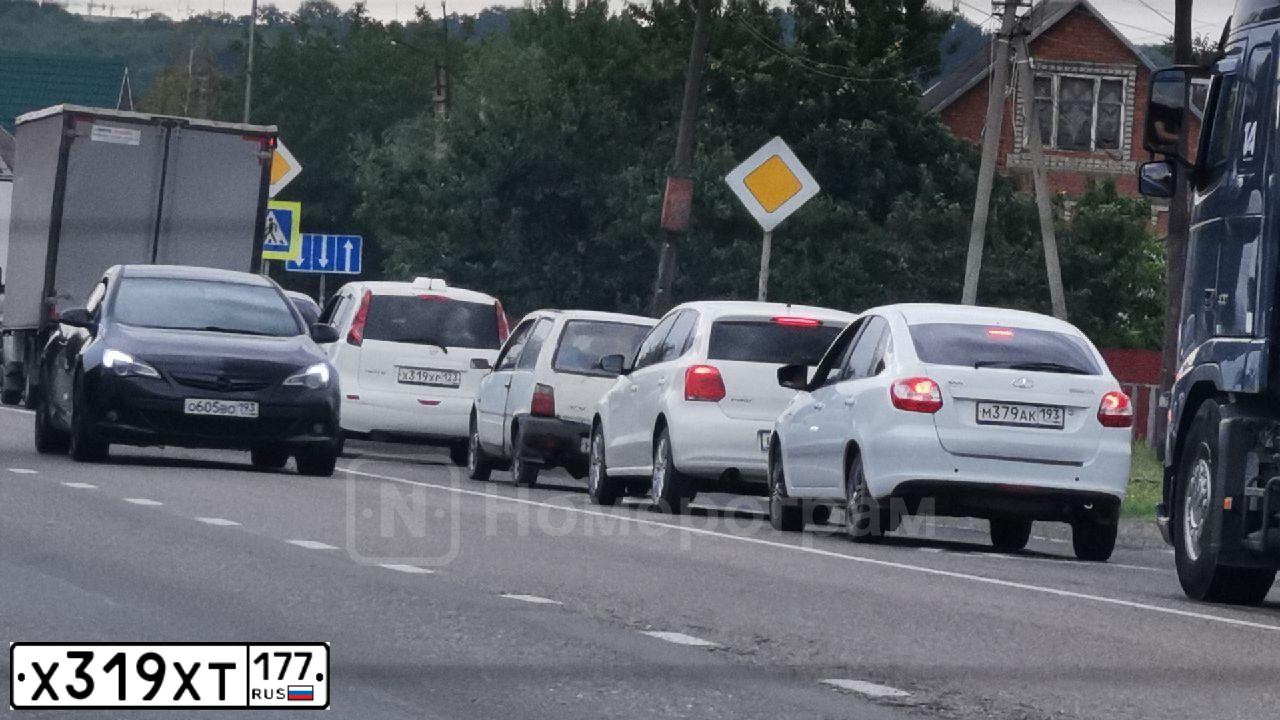 Фото автомобиля MITSUBISHI LANCER, 2007 — госномер Х319ХТ177. Цвет: КРАСНЫЙ