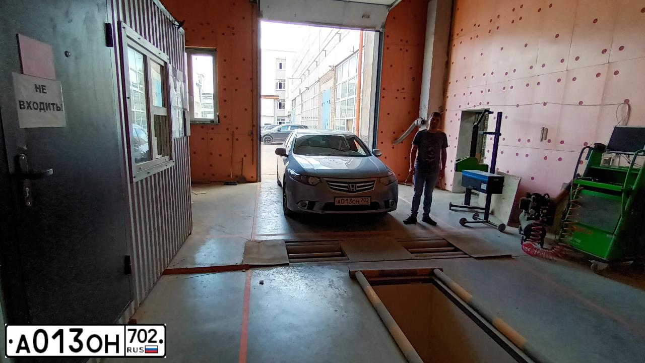 Фото автомобиля HONDA ACCORD, 2011 — госномер А013ОН702. Цвет: СЕРО-ГОЛУБОЙ