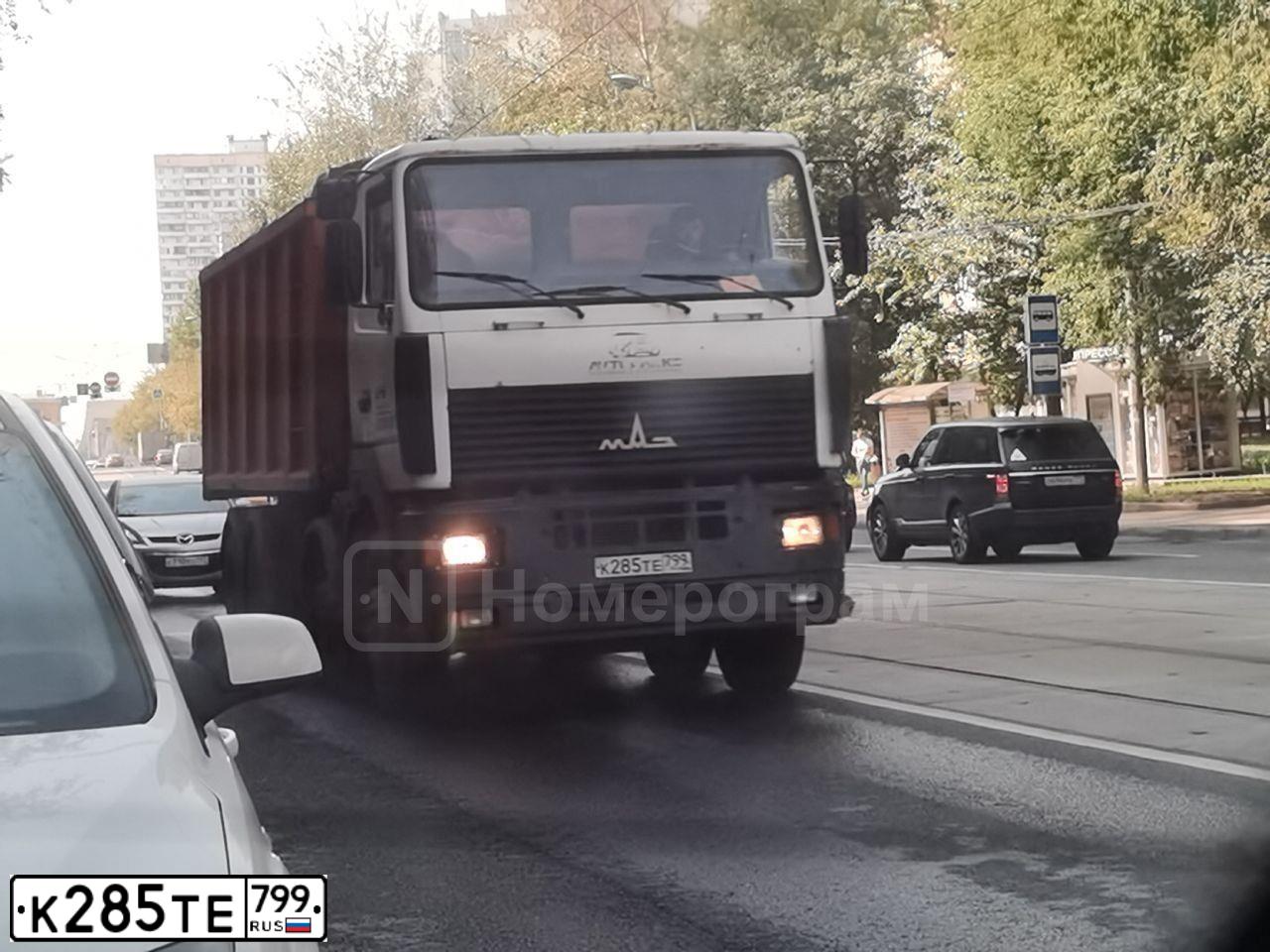 Фото автомобиля MAZ 6516 /8X4/, 2012 — госномер К285ТЕ799. Цвет: Белый