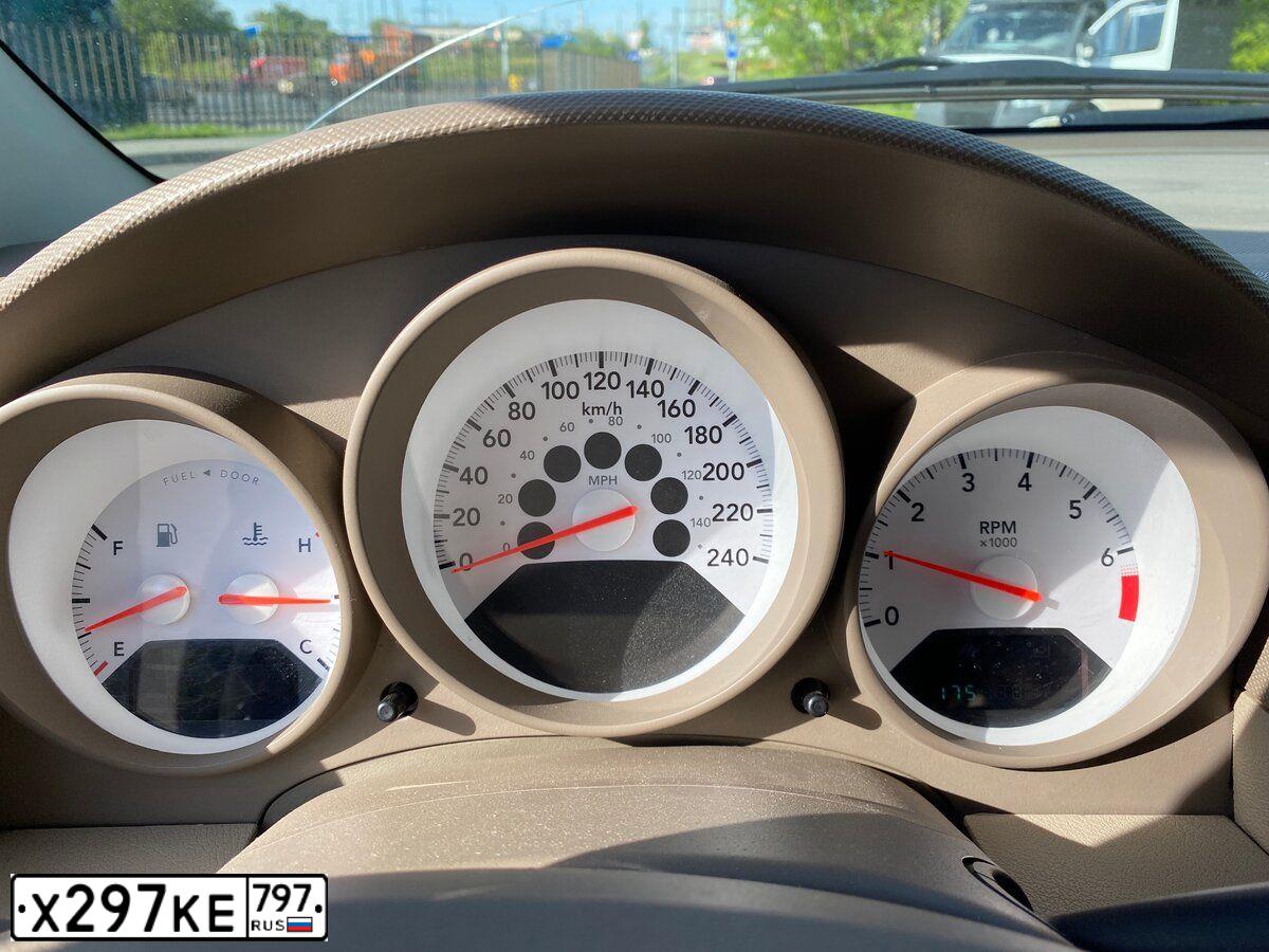 Фото автомобиля DODGE CALIBER, 2007 — госномер В605ОЕ790. Цвет: КРАСНЫЙ