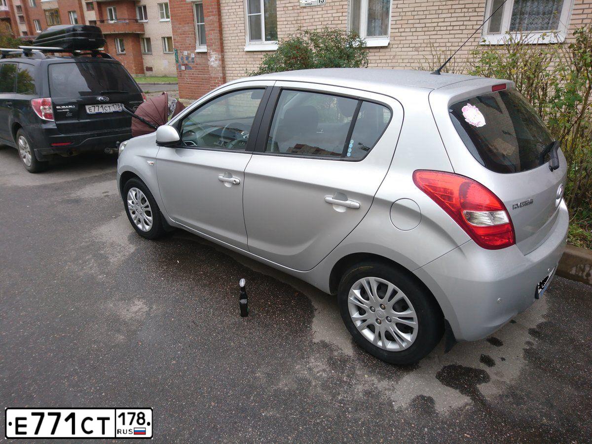 Фото автомобиля SUBARU FORESTER, 2011 — госномер Е771СТ178
