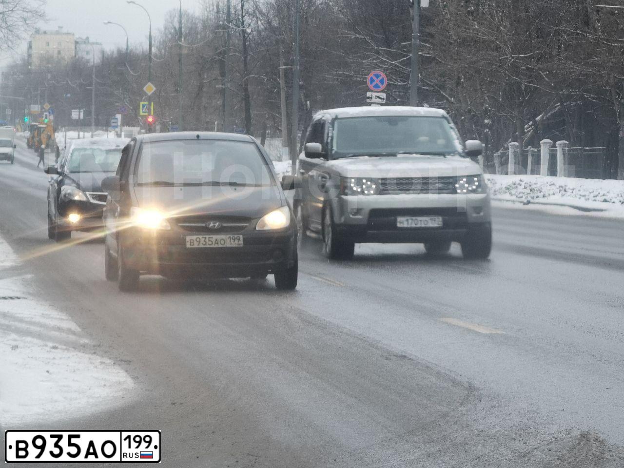 Фото автомобиля HYUNDAI GETZ, 2007 — госномер В935АО199. Цвет: ТЕМНО-СЕРЫЙ