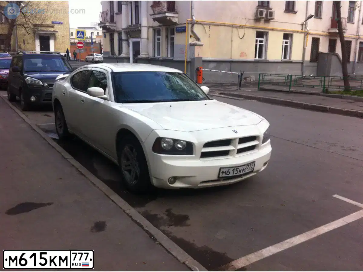 Фото автомобиля DODGE CHARGER, 2007 — госномер М615КМ777. Цвет: БЕЛЫЙ