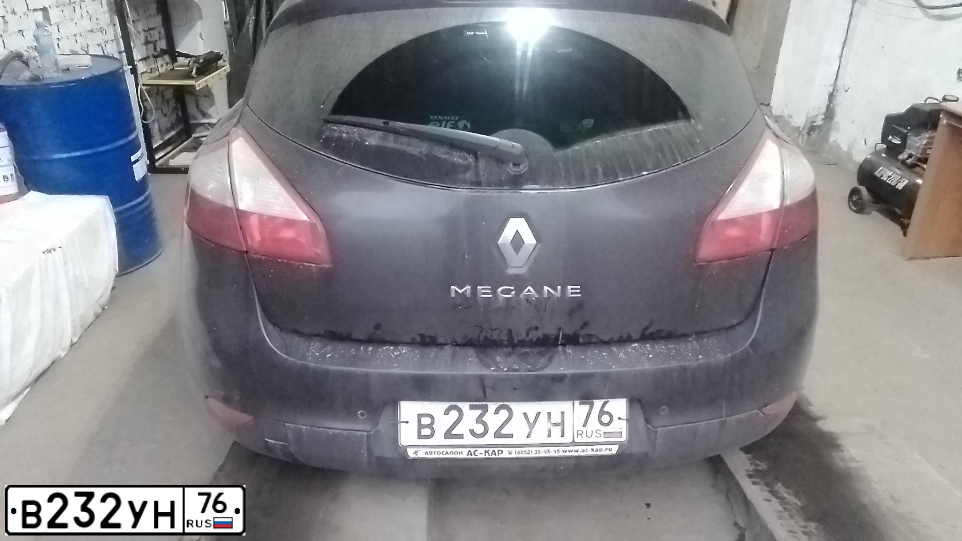 Фото автомобиля RENAULT MEGANE, 2009 — госномер В232УН76. Цвет: ЧЕРНЫЙ