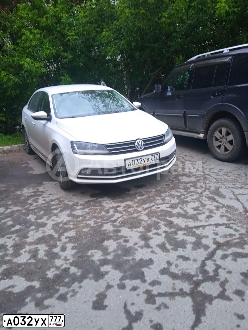 Фото автомобиля VOLKSWAGEN JETTA, 2017 — госномер Е867ЕО774. Цвет: Белый