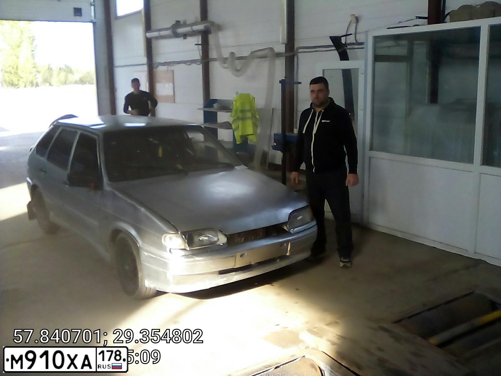 Фото автомобиля LADA 2114 SAMARA, 2006 — госномер В974ММ98. Цвет: СЕРЕБРИСТЫ