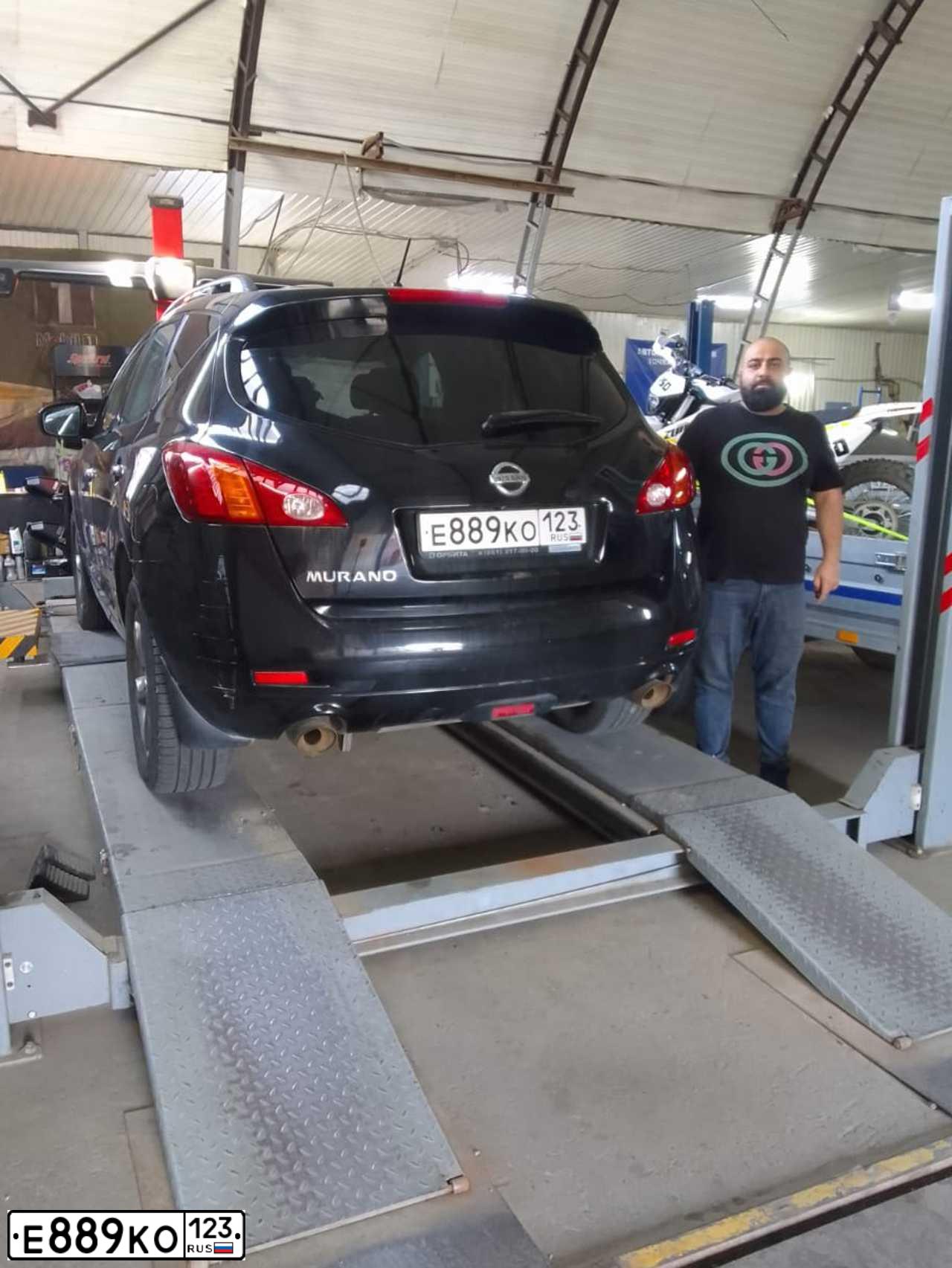 Фото автомобиля NISSAN MURANO, 2011 — госномер Е889КО123. Цвет: ЧЕРНЫЙ