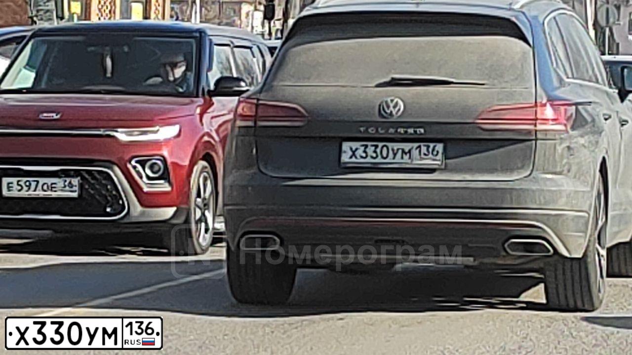 Фото автомобиля VOLKSWAGEN TOUAREG, 2022 — госномер Х330УМ136. Цвет: ЧЕРНЫЙ